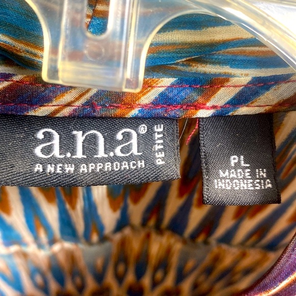 3/$15. A.n.a. petite L sleeveless top - Picture 5 of 7